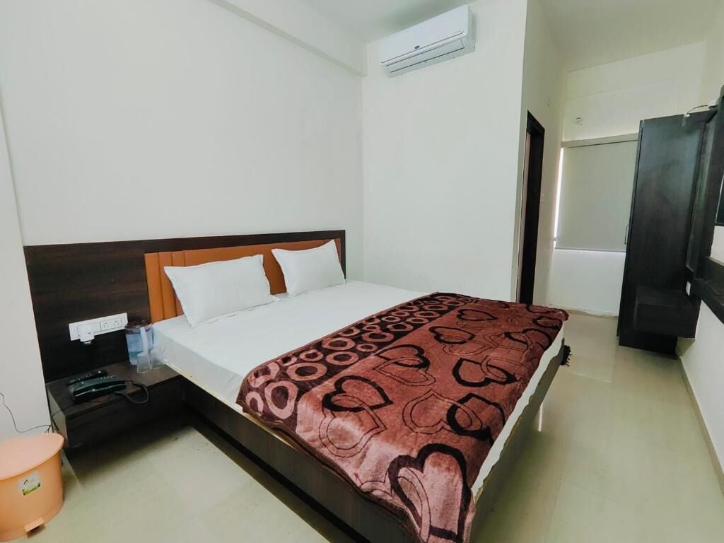 Deluxe Double Room, City View | In-room safe, desk, laptop workspace, iron/ironing board