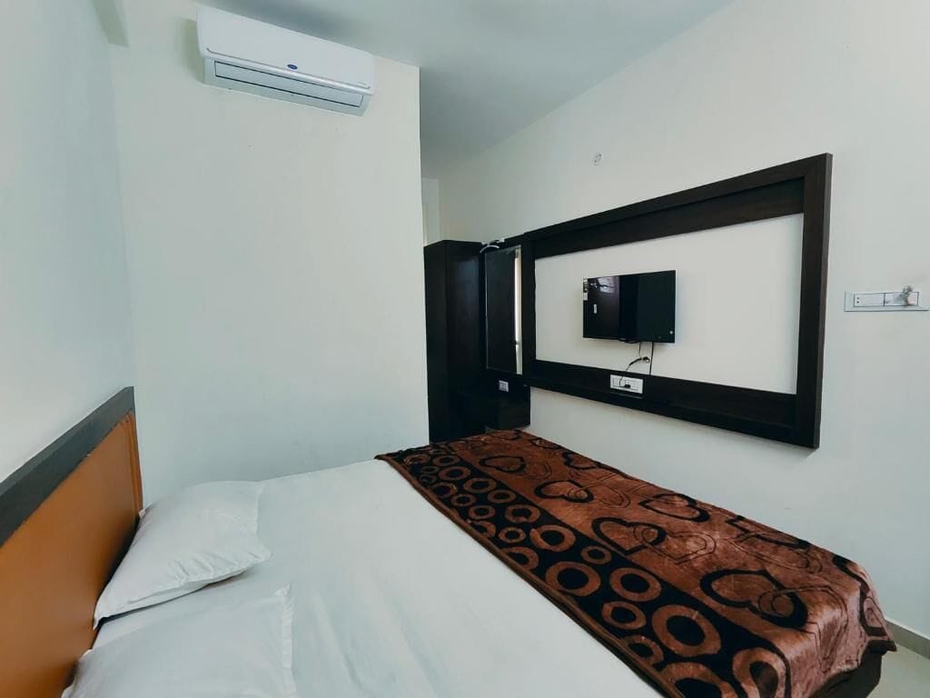 Deluxe Double Room, City View | In-room safe, desk, laptop workspace, iron/ironing board