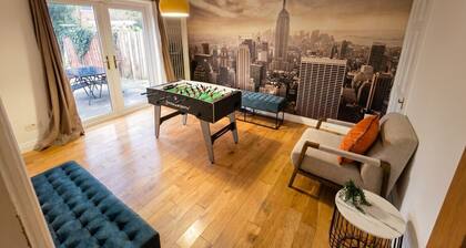 Detached 5-Bed with Games Room · Quedgeley near Gloucester · Sleeps 10