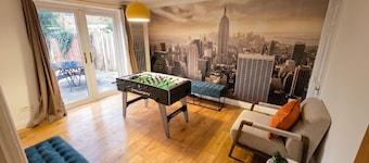 Detached 5-Bed with Games Room · Quedgeley near Gloucester · Sleeps 10