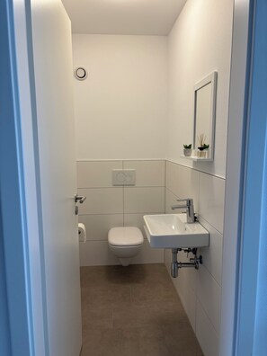 SĂšche-cheveux, serviettes fournies, savon, papier toilette