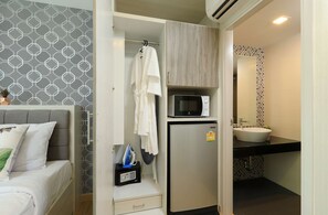 Iron/ironing board, WiFi