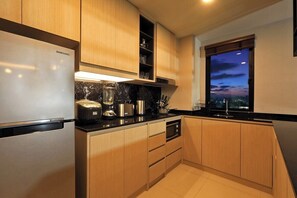 Kühlschrank, Mikrowelle, Herdplatte, Toaster