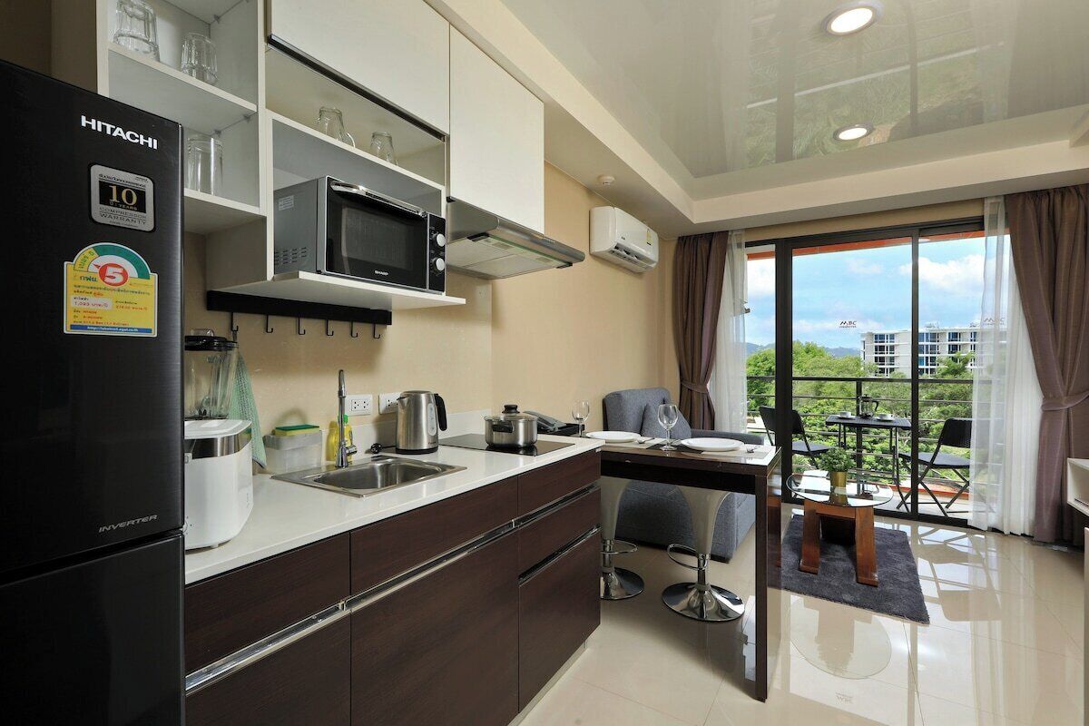 Fridge, microwave, stovetop, toaster