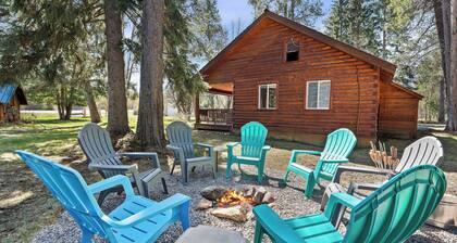 Ditch the tent for "Retro-Chic" comfort. This spacious studio pairs high-end design with Big Sky soul—featuring a full kitchen, log-frame bed, and a modern walk-in shower. The ultimate West Glacier basecamp for your bucket-list family tour.