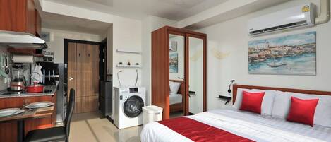 Iron/ironing board, WiFi, bed sheets