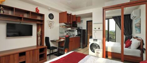 Iron/ironing board, WiFi, bed sheets