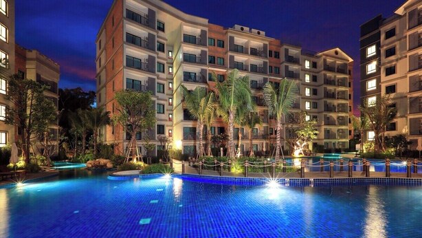 A hotel with a swimming pool, palm trees, and a night sky. - Mountain View Apart Naiyang Beach B704 (Naiyang)