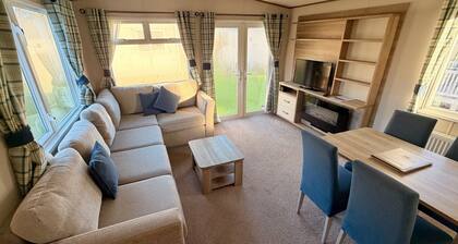 Accessible Classic Holiday Home for 4, comfortable coastal getaway