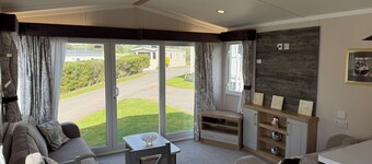 Classic Holiday Home for 4, relaxing Jurassic Coast retreat