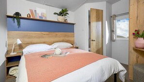 WiFi, bed sheets - Classic Holiday Home for 6, relaxing family getaway near Durdle Door (West Lulworth)