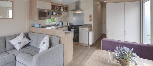 Classic Holiday Home for 6, relaxing family getaway near Durdle Door