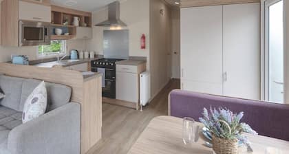 Classic Holiday Home for 6, relaxing family getaway near Durdle Door