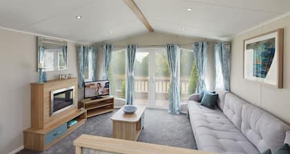 Classic Holiday Home for 6, relaxing family getaway near Durdle Door