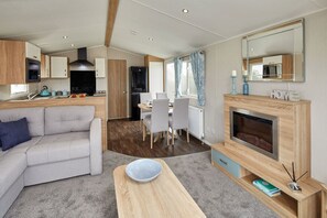 TV - Classic Holiday Home for 6, relaxing family getaway near Durdle Door (West Lulworth)