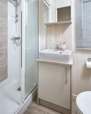 Bathroom - All the home comforts of a Classic Holiday Home, plus a larger decking. Two bedroom holiday home sleeping 4 people; 1 double & 1 twin room. Lounge, dining table and chairs, fully equipped kitchen, shower room. (West Lulworth)