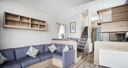 Horizon Heights Villa, stylish countryside and coast escape