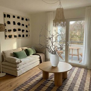 TV - Cozy Apt & Balcony | Near Zurich Airport (Opfikon)