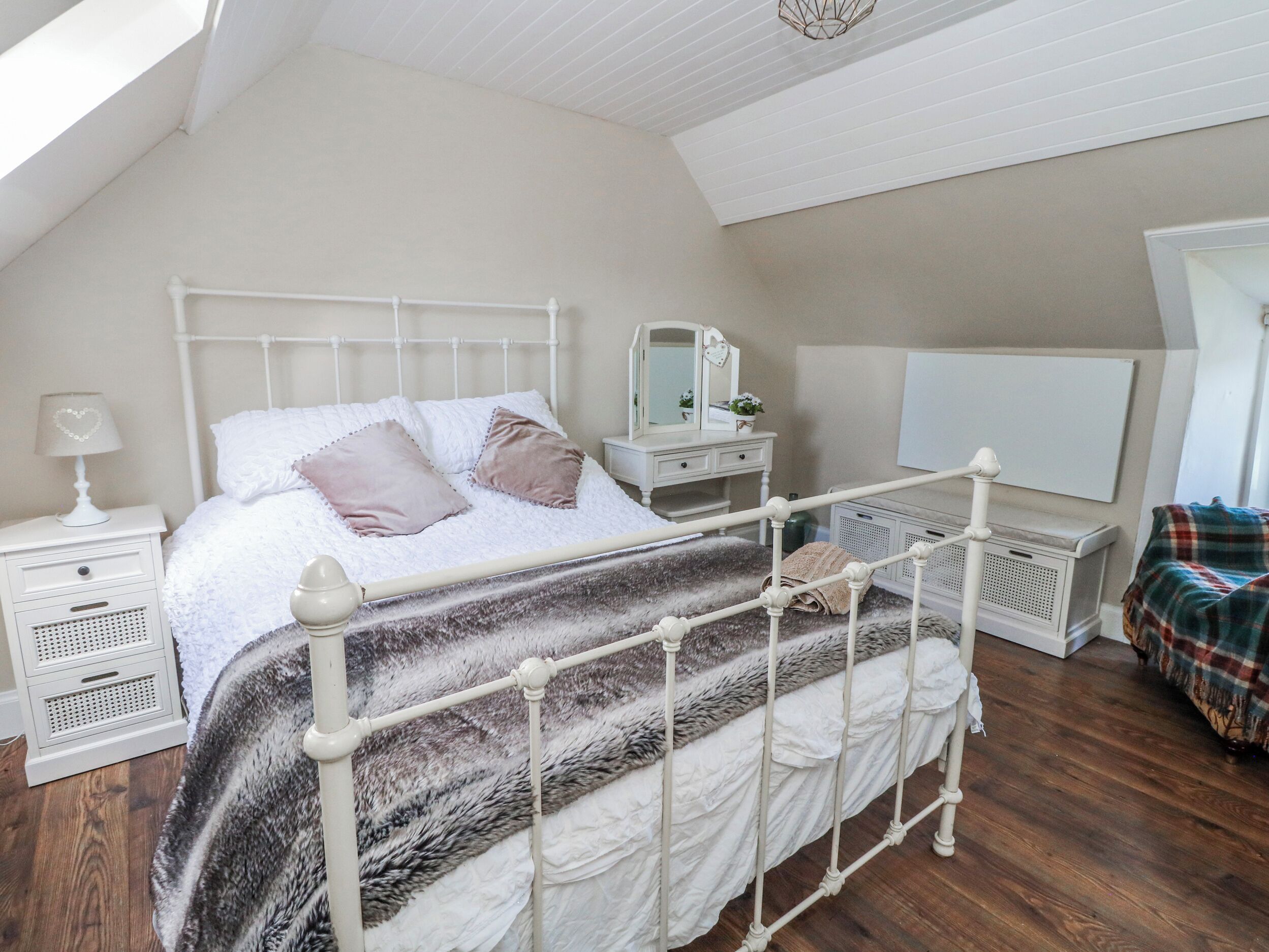 Cottage | 3 bedrooms, individually decorated, individually furnished, free WiFi