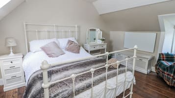 Cottage | 3 bedrooms, individually decorated, individually furnished, free WiFi
