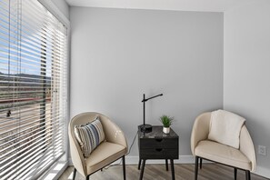 Condo Deluxe, 1 habitación, acceso a la alberca, vista a la montaña | Interior