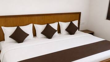 Deluxe Double Room | Laptop workspace, free WiFi