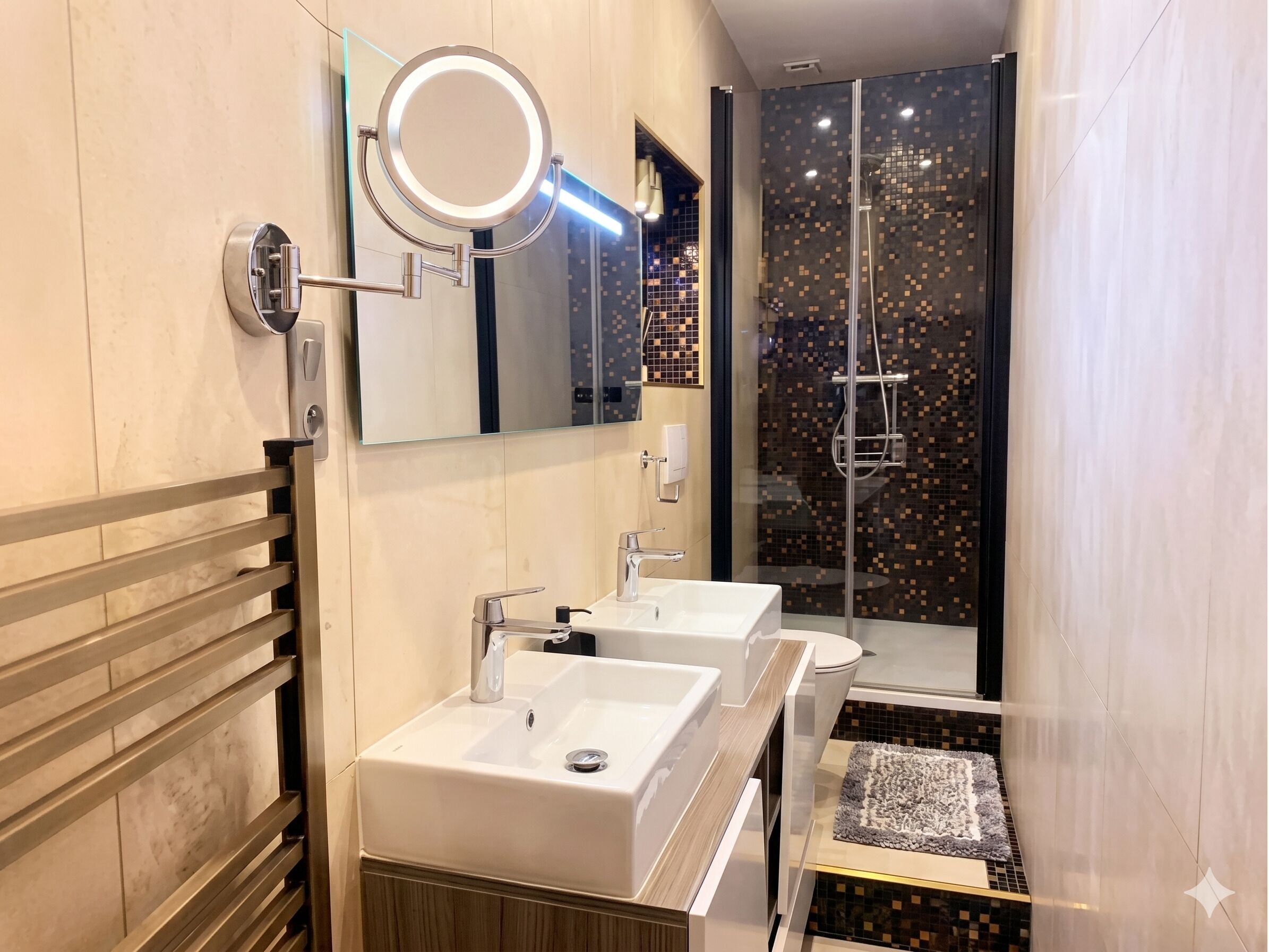 Comfort Apartment | Bathroom | Shower, free toiletries, hair dryer, towels