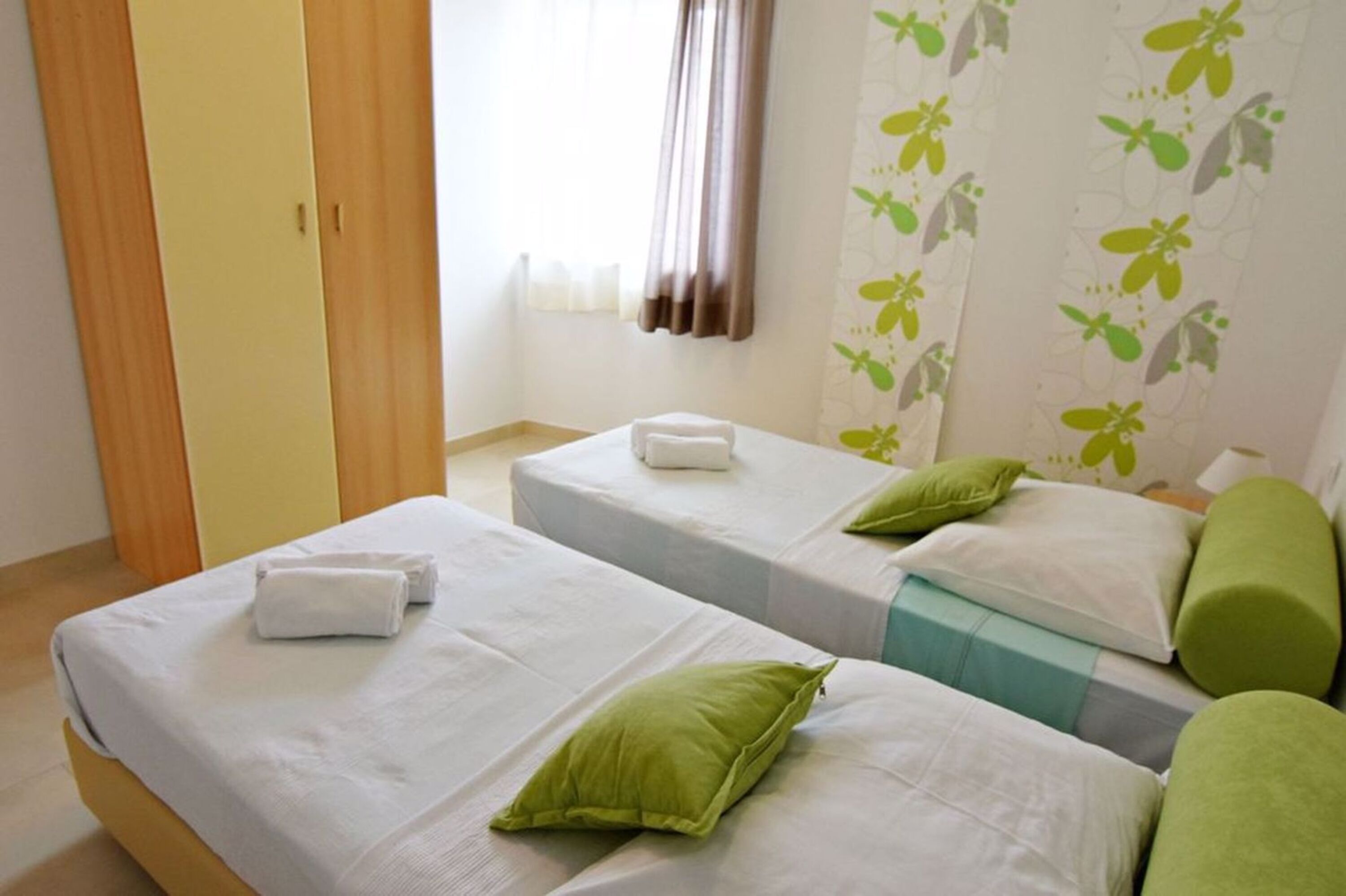 Iron/ironing board, Internet, bed sheets