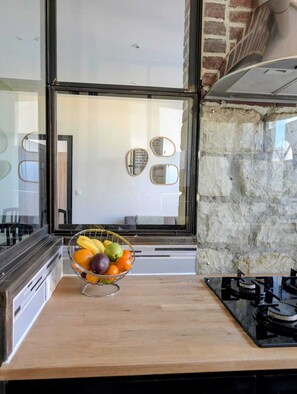 Private kitchen - Vrbo Property (Chantilly)