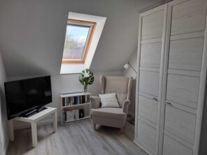 TV, bøker og stereoanlegg