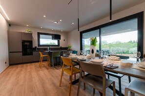 Dining - Villa Aqua_Lydia Suite Apartment_Lake View & Pool (San Felice del Benaco)