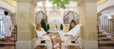 Les Hautes Plaines Residence with a pool open from 2:00 p.m. to 7:00 p.m.