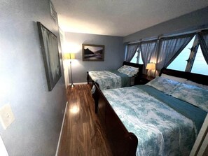 2 bedrooms, iron/ironing board, WiFi - 2 bedroom Waikiki condo/FREE parking /4beds (Honolulu)