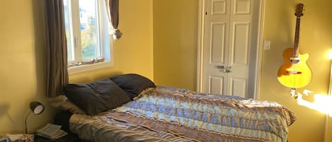1 habitación, wifi y ropa de cama