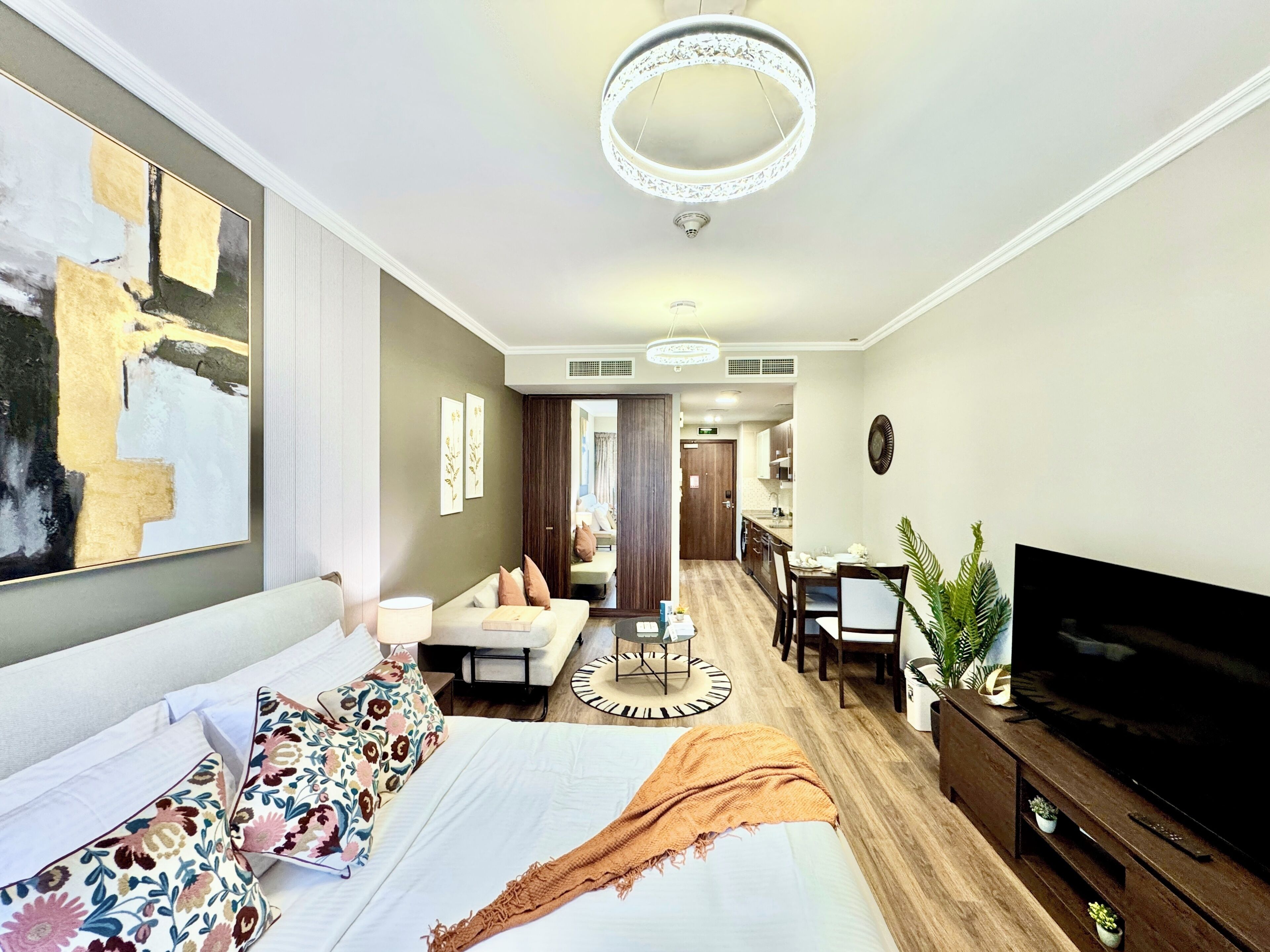 Design-studio, kaupunkinäköala | Tallelokero huoneessa, yksilöllisesti sisustettu