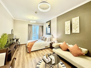 Studio có thiết kế đặc sắc, quang cảnh thành phố | Két bảo mật tại phòng, trang trí khác biệt 