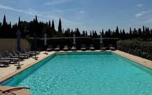 Pool - Traveling in the 21st century is all about comfort (Mouriès)