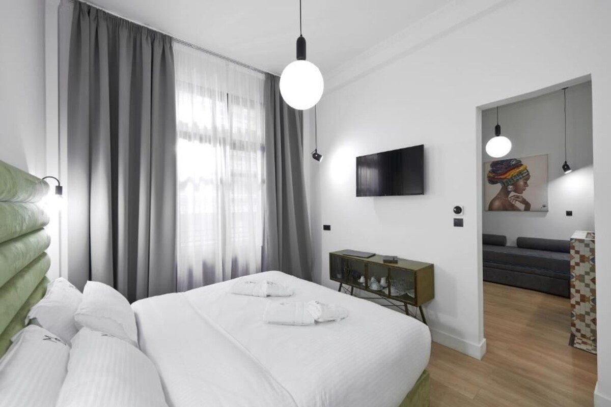In-room safe, soundproofing, iron/ironing board, free WiFi