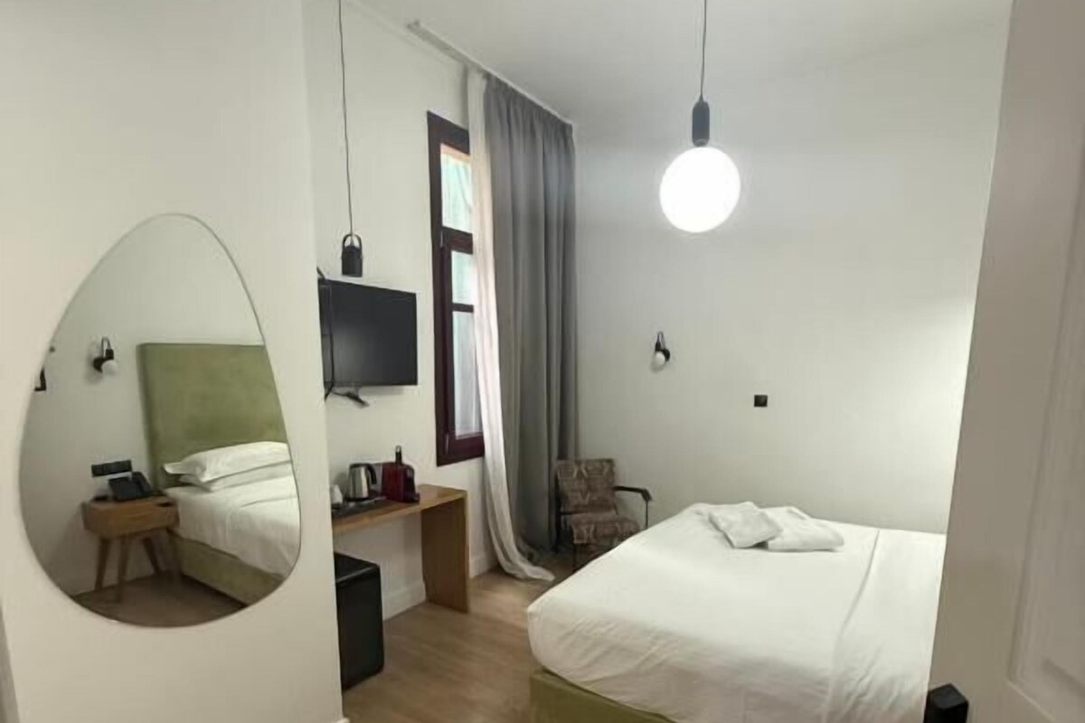 Classic Double Room | In-room safe, soundproofing, iron/ironing board, free WiFi