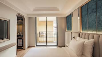 Chambre Deluxe Double ou avec lits jumeaux, non-fumeurs, balcon | Coffres-forts dans les chambres, bureau