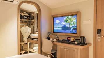 Superior Double or Twin Room | In-room safe, desk, laptop workspace, blackout drapes