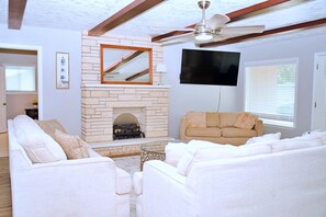 TV, fireplace