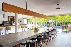 Bar (on property) - Luxury 9BR Bingin Villa - Large Pool, Near Beach (Kecamatan Kuta Selatan)