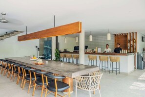Bar (on property) - Luxury 9BR Bingin Villa - Large Pool, Near Beach (Kecamatan Kuta Selatan)