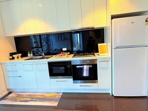 Fridge, microwave, oven, stovetop - Luxurious 2 BR with Parking and WiFi (Southbank)