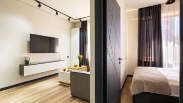 Desk, WiFi, bed sheets