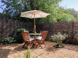 Outdoor dining - The Barn (Malvern)