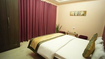 Iron/ironing board, free WiFi, bed sheets