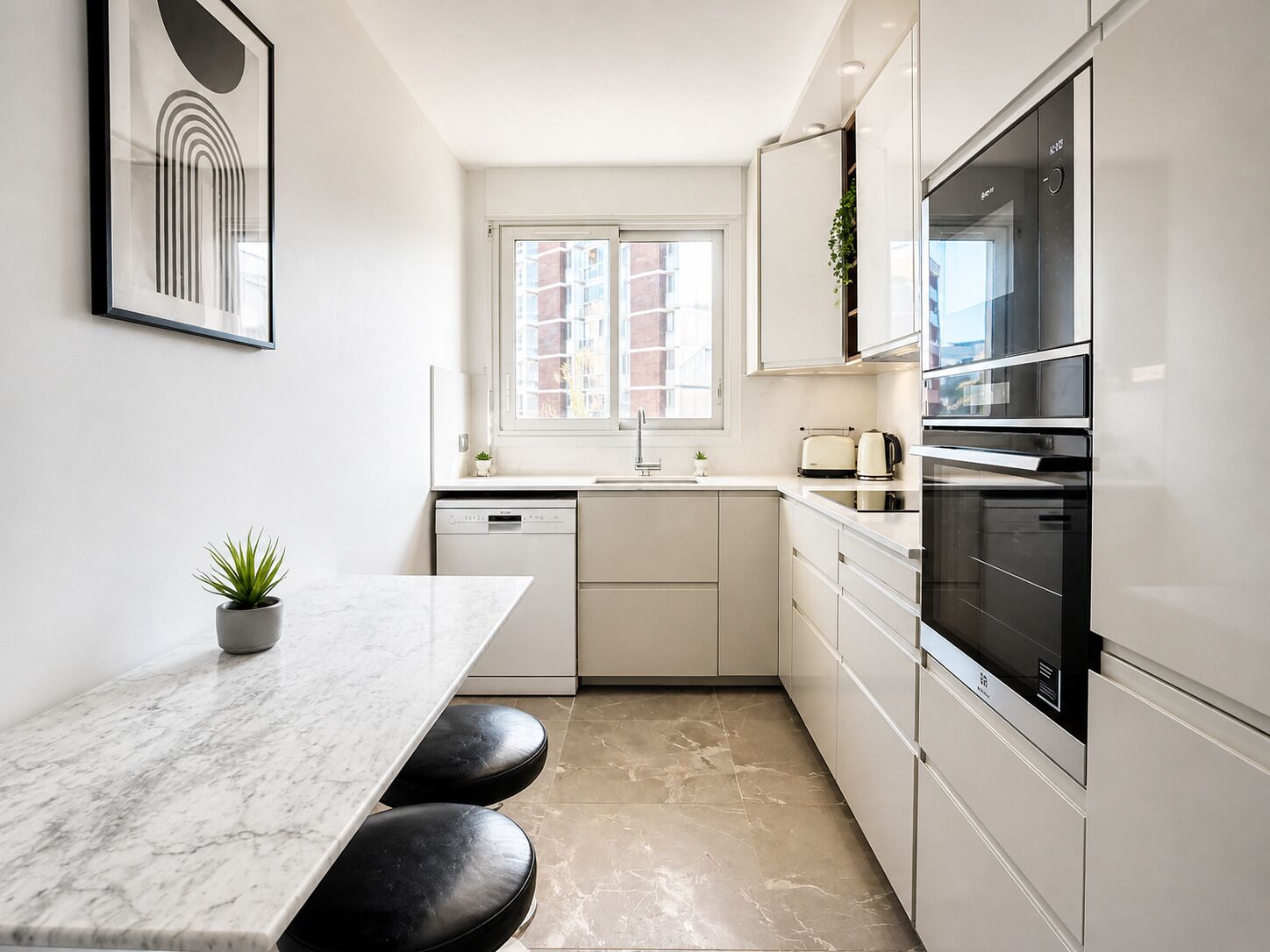 Apartment | Eigene Küche | Kühlschrank, Mikrowelle, Ofen, Herdplatte
