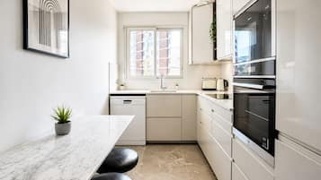 Apartment | Eigene Küche | Kühlschrank, Mikrowelle, Ofen, Herdplatte